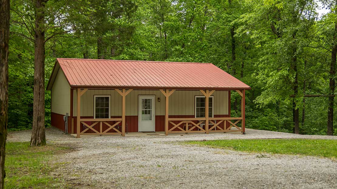 Front of the Outdoorsman cabin at Willowbrook Cabins